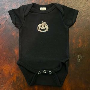 🆕 Leopard Pumpkin Onesie- 3-6mos